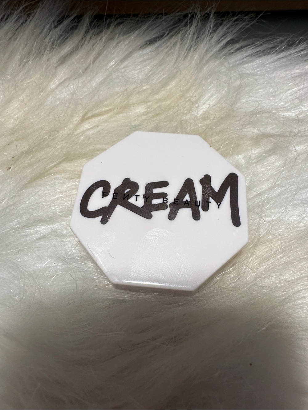 Fenty Beauty Cheeks Out Freestyle Cream Blush — Raisin Standardz (Deep Berry)